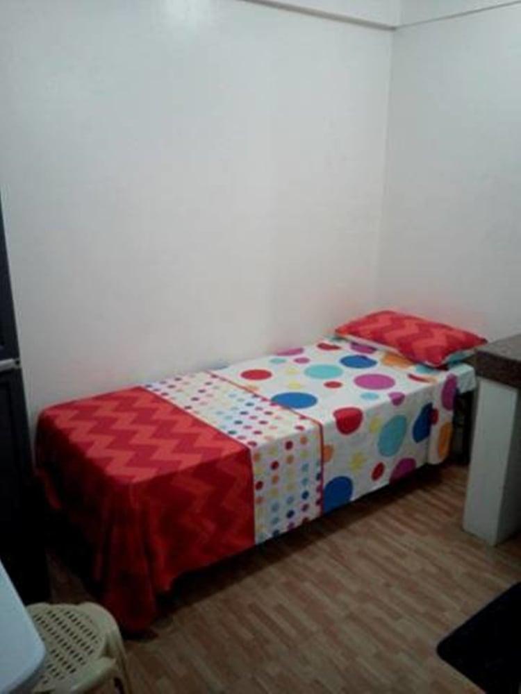 Budget Studio Unit in Makati Room