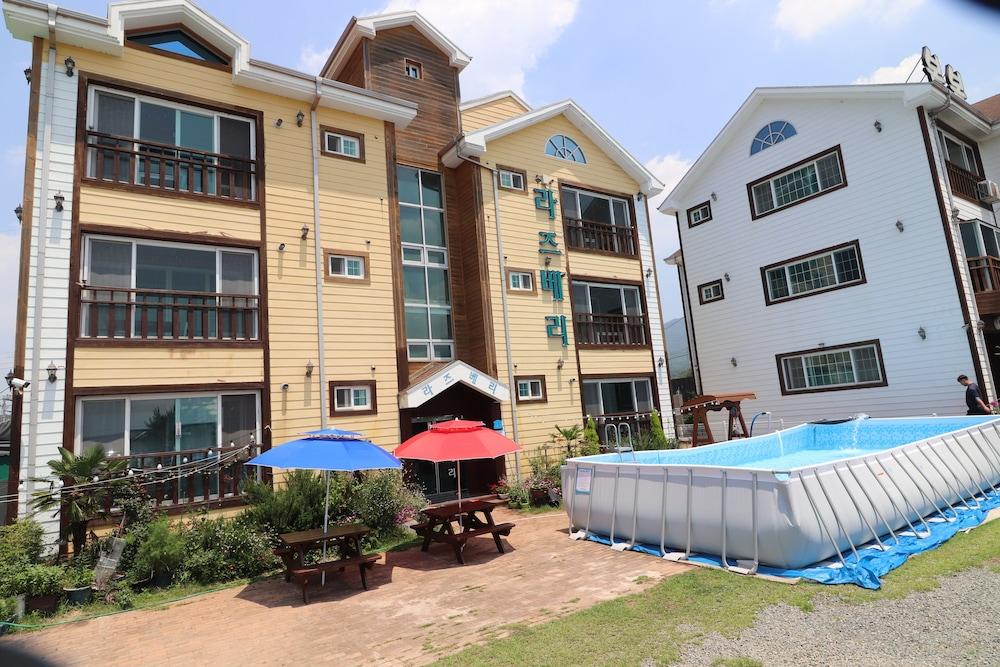 Gyeongju Raspberry Pension Reception