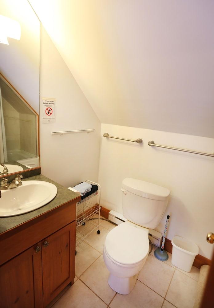 ليك فرونت كوتيدج أميزينج فيو حمام