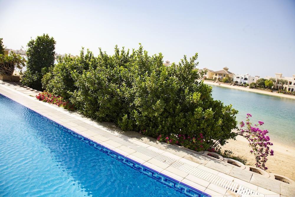 نسمة للشقق الفاخرة - سعفة إم نخلة جميرا حمام سباحة مكشوف