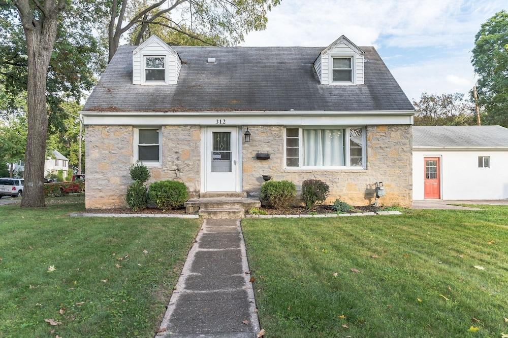 Charming Cape Cod Home - Just 15 Min From Downtown! 4 Bedroom Home by Redawning Exterior