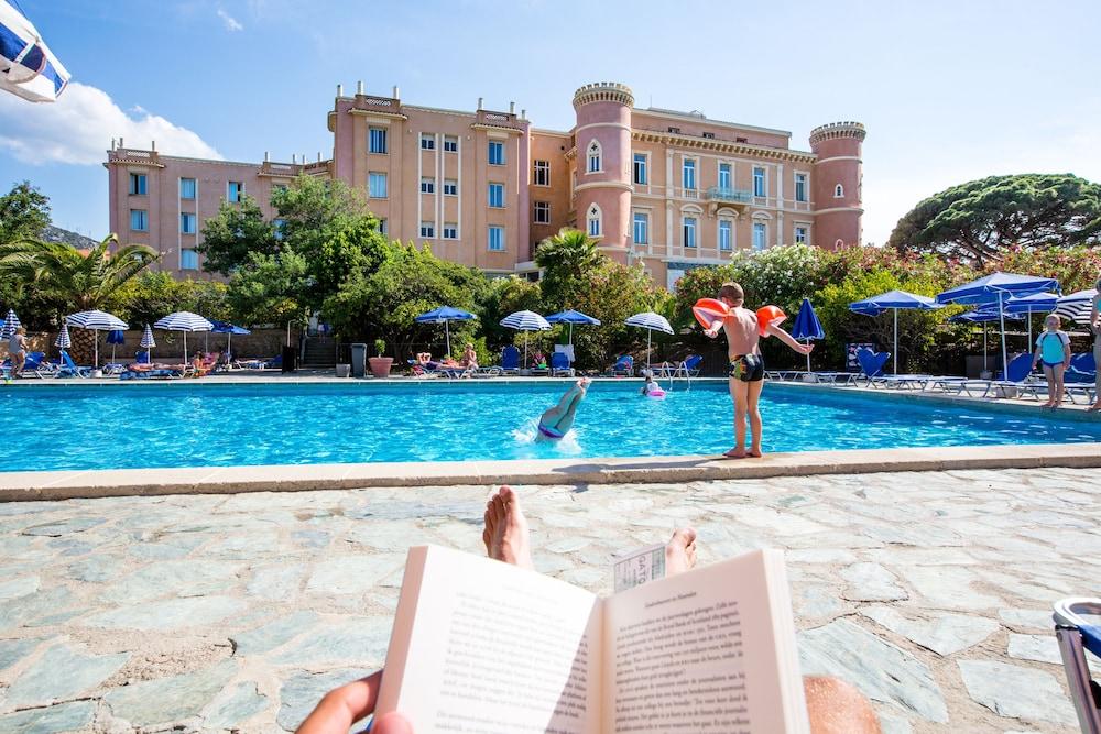 لانجلي ريزورت نابليون بونابارت المنطقة المحيطة بالمنشأة