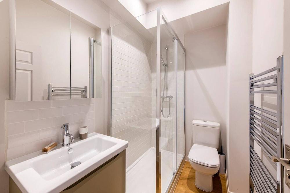 كوزي آند برايت 1 بو أبارتمنت إن بيمليكو حمام