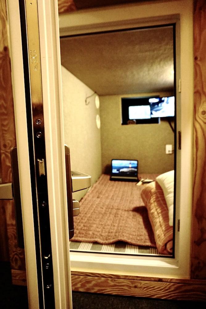 Capsule Majung Room