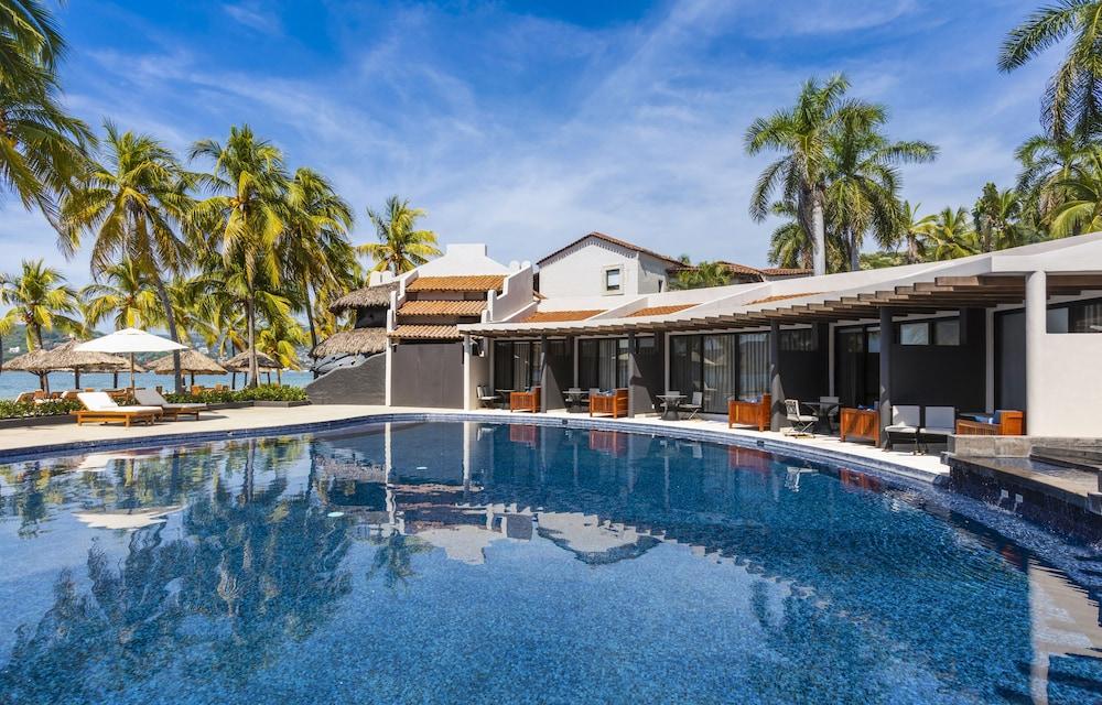 تومسون زيهواتانيخو، إيه بيتش ريزورت، باي حيات حمّام سباحة خاص