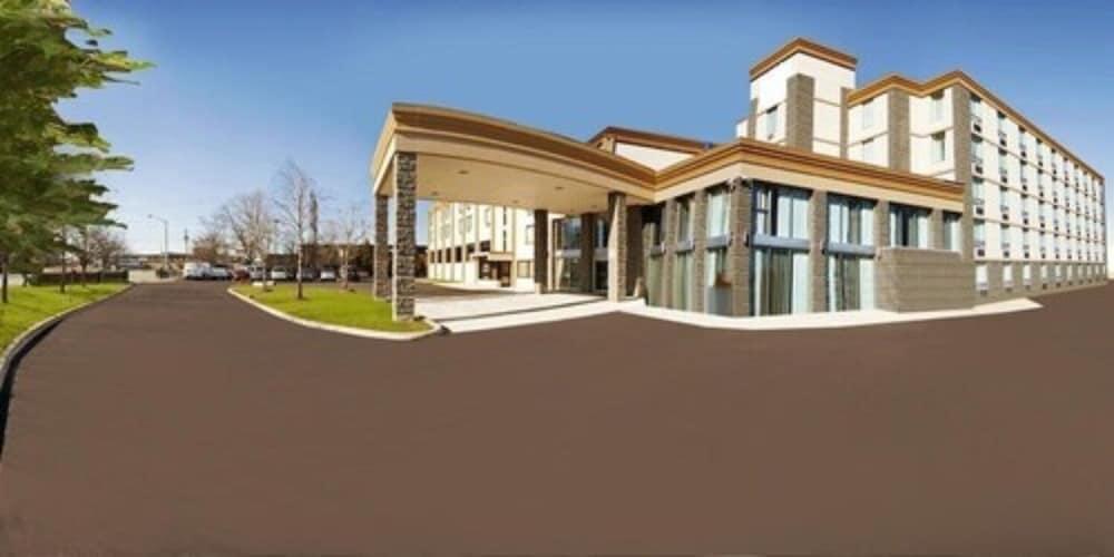 كومفرت إن آند كونفرانس سنتر تورونتو أيربورت المنطقة الخارجية