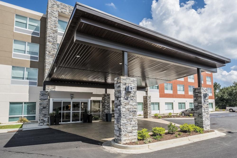 هوليداي إن إكسبرس آند سويتس كوم،يرس باي آيتش جي المنطقة الخارجية