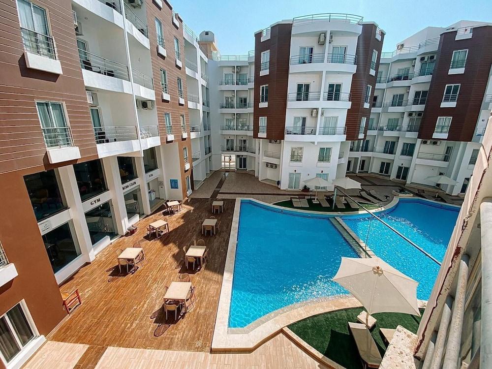 شقة جديدة كُليًا بها سريران زحليقة مائية