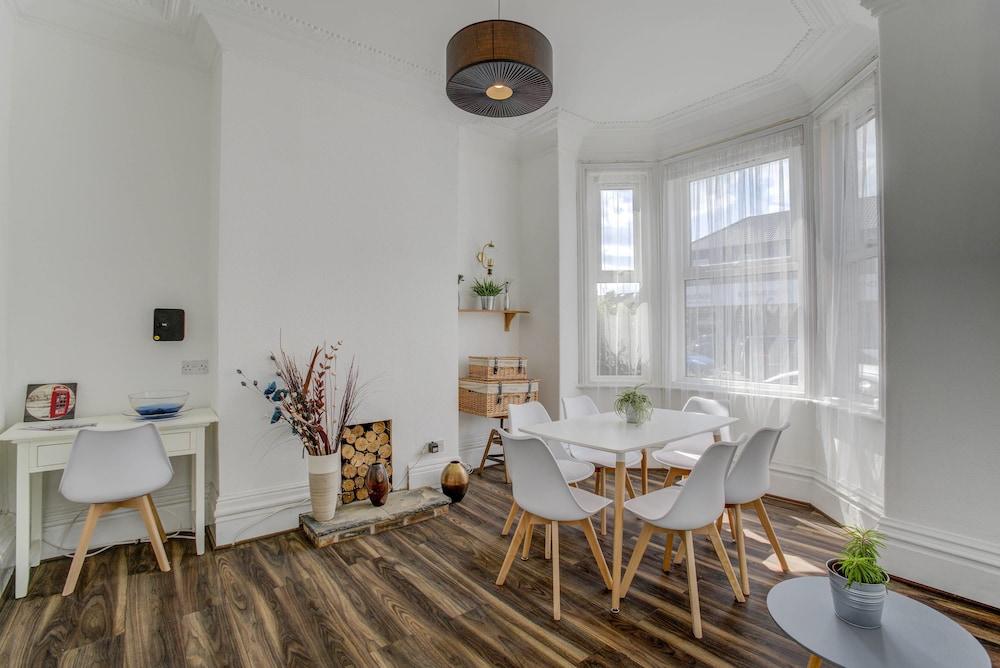 ليفينسهولمي سيلف كاترينج تاون هاوس