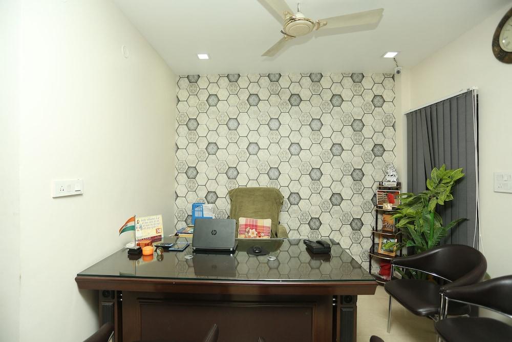 OYO 17204 Vrindawan Galaxy Reception