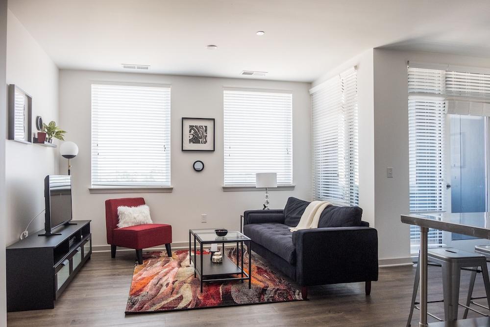 Mass Ave Arts District 1 BR Apt by Frontdesk Featured Image