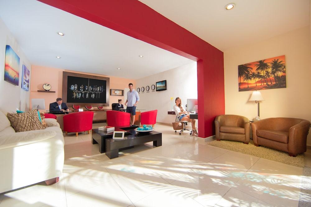 إيسلا مازاتلان ريزيدنس كلوب منطقة الجلوس في الردهة