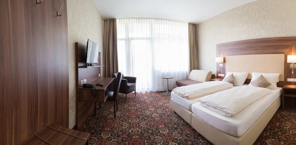 فيتالهوتل كونيج أم بارك