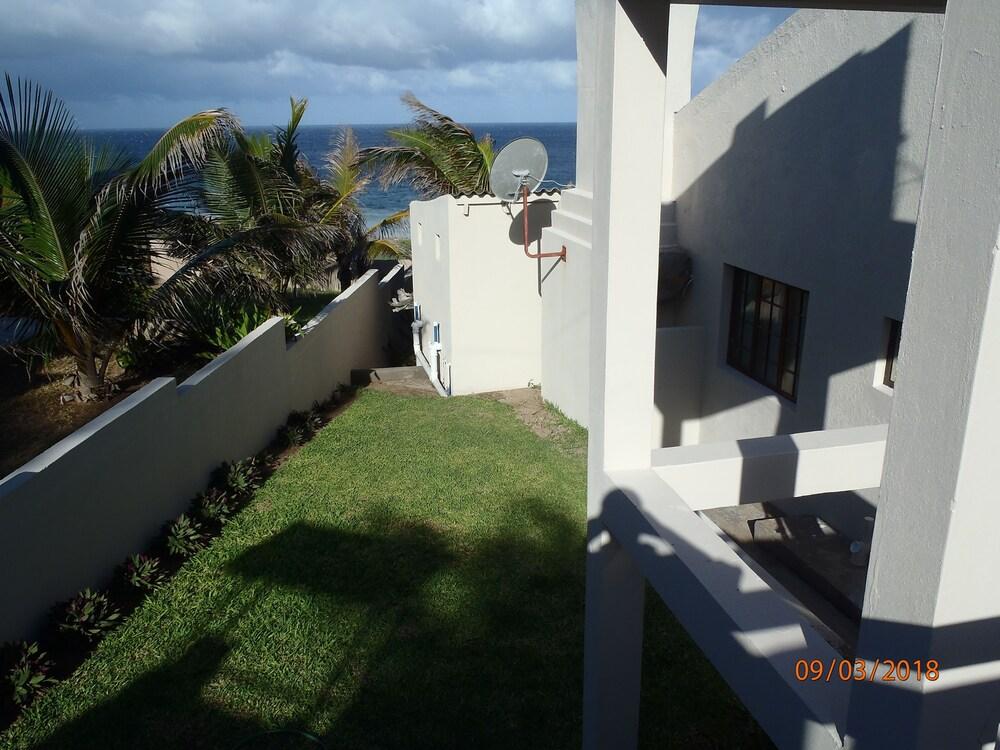 C-Mew Guesthouse Exterior
