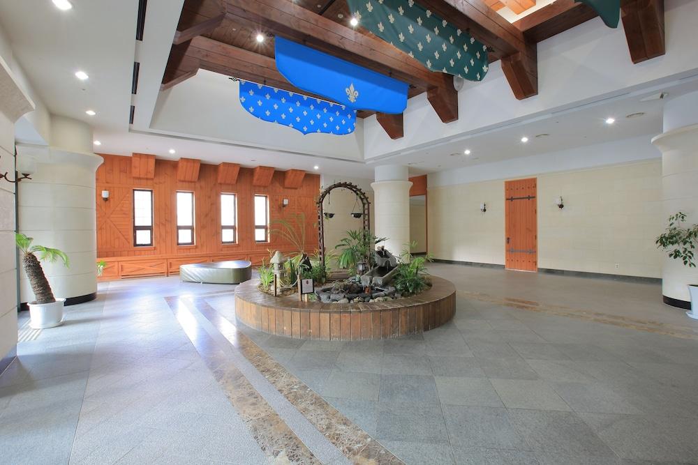 Mona Yongpyong Greenpia Condominium Lobby