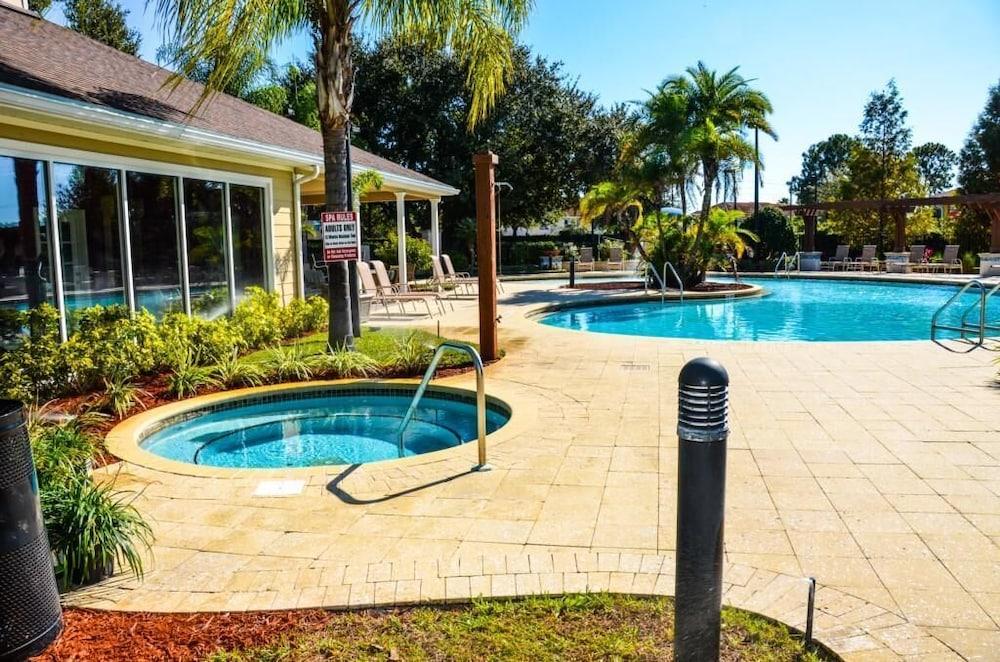 لوكايا 4 بد رومز 3 باث رومز تاون هوم ويذ ستاروارس بد روم! زحليقة مائية