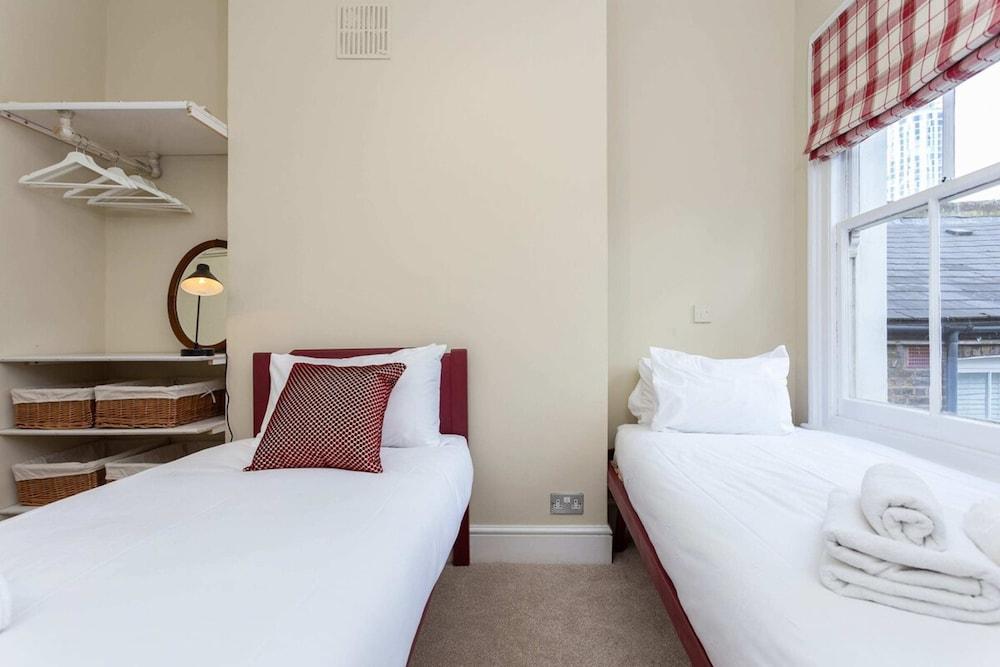 كواينت 2 بد روم فلات 9 مينيتس ووك تو فوكسول تيوب الصورة الأساسية