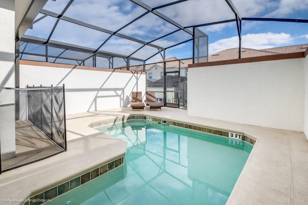 157 بي دتشامبيونز جايت كوميونيتي زحليقة مائية