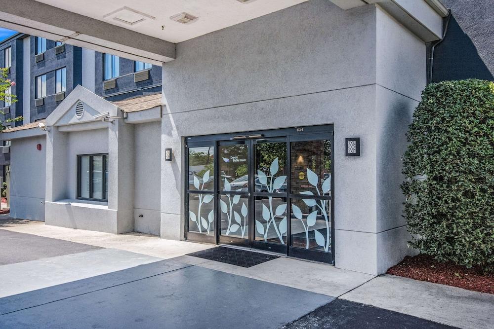 سليب إن فورت ميل نير كاروويندز بولفارد المنطقة الخارجية