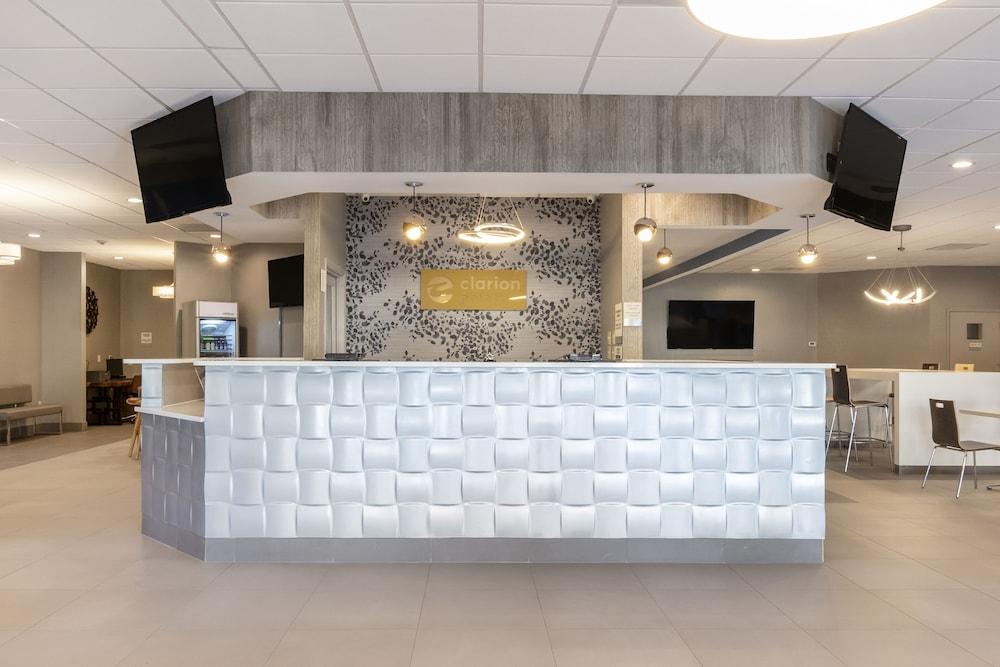 Clarion Pointe Near University Lobby