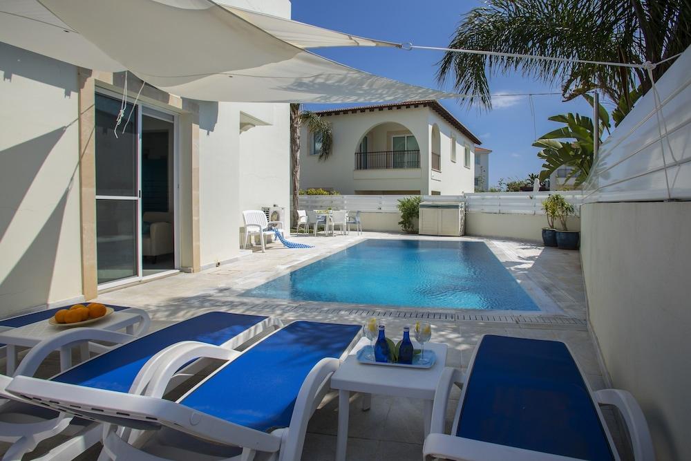 Protaras Villa Raflia Outdoor Pool