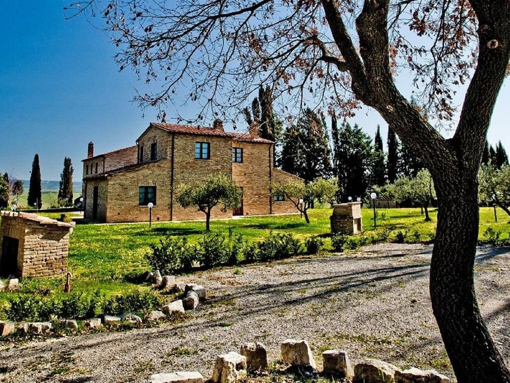 Appealing Apartment in Asciano With Barbeque