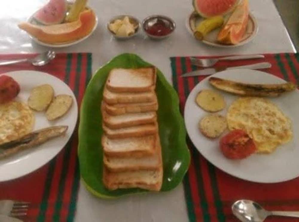 Yoho Jai Bangalow Breakfast Meal