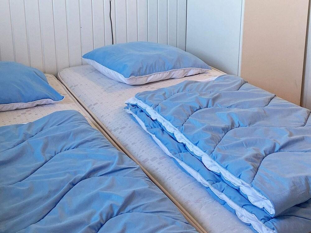 لاكوريوس هوليداي هوم إن سبوتروب نير سي غرفة