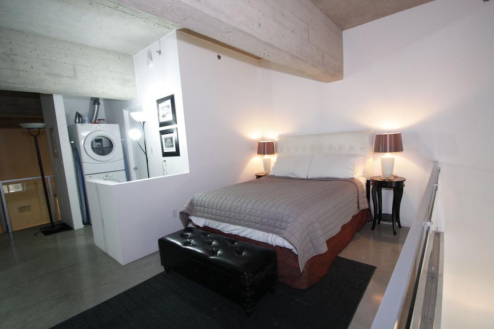 داون تاون لوفت ستايل كوندو هيتيد باركينج غرفة