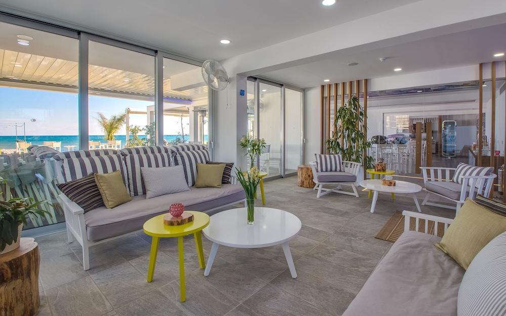 آيلند بوتيك هوتل منطقة الجلوس في الردهة