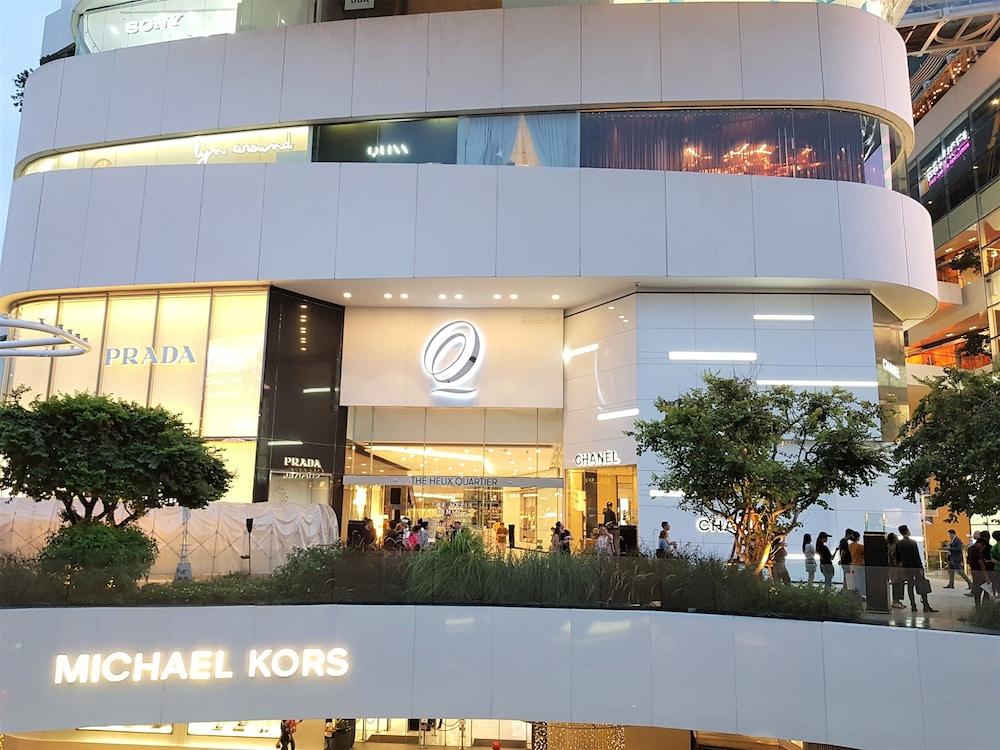 سوكومفيت إن ذا بارك بي تي إس فروم فونغ المنطقة الخارجية