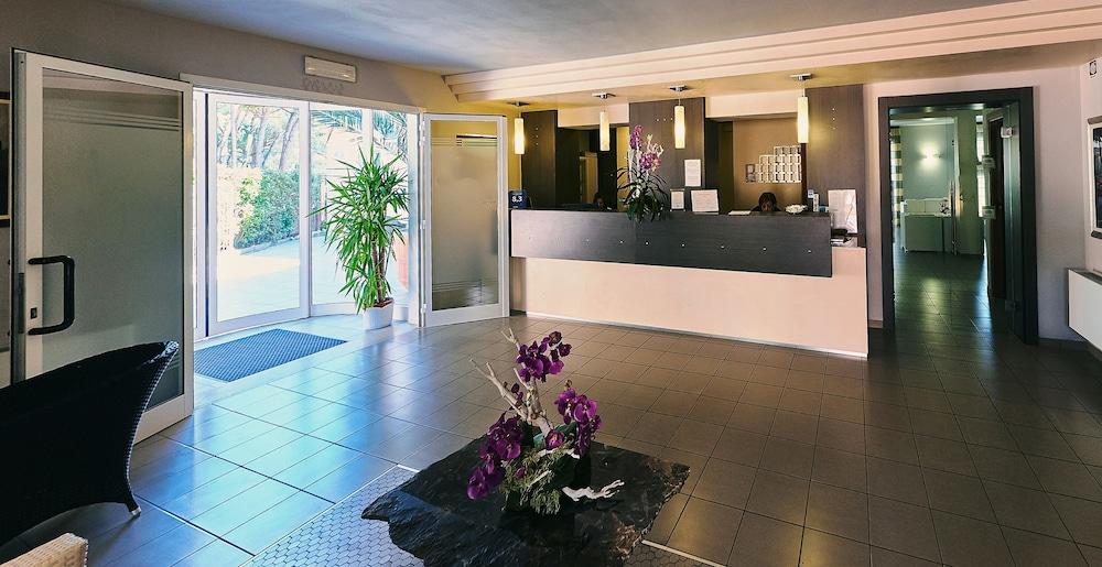 بولجيري مارينا ريزورت إكس فارو فيليدج منطقة الاستقبال