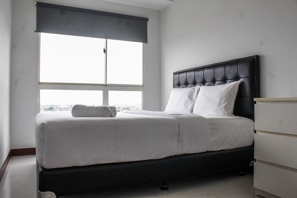 Minimalist and Comfy 1BR Apartment Scientia Residence Room