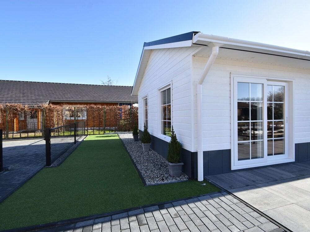 Premium Chalet in Sint Annaland With Garden