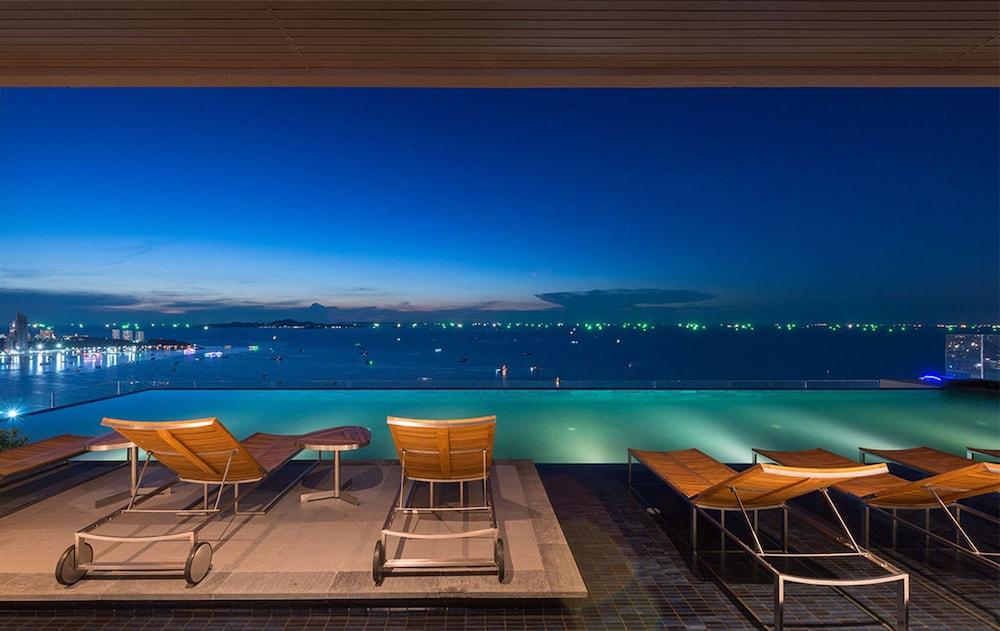 1 بد روم سينتريك سي 812 ويذ إنفينيتي بول حمام سباحة مكشوف