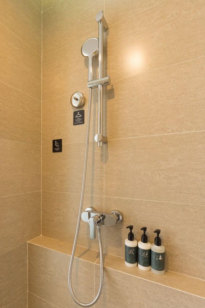 أتور هوتل تشينغجيان ليك إس آي بي سوتشو حمام