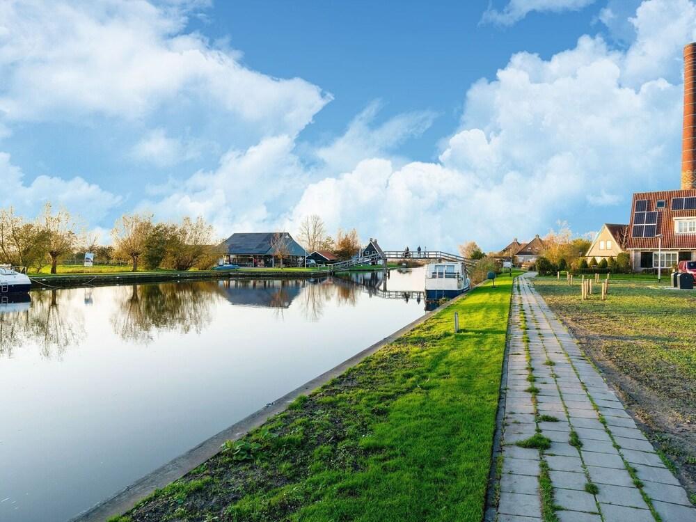 هوم ويذ فينيلز، بيكيس آند ووتروايز المنطقة الخارجية