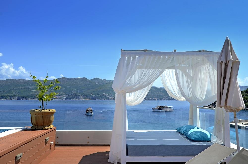 كالاموتا بيتش هاوس حمام سباحة على السطح