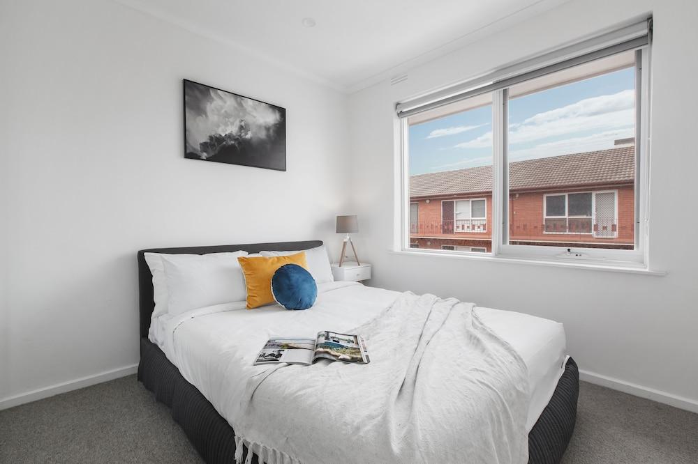 Heart of Ormond Apartment  by Ready Set Host Room