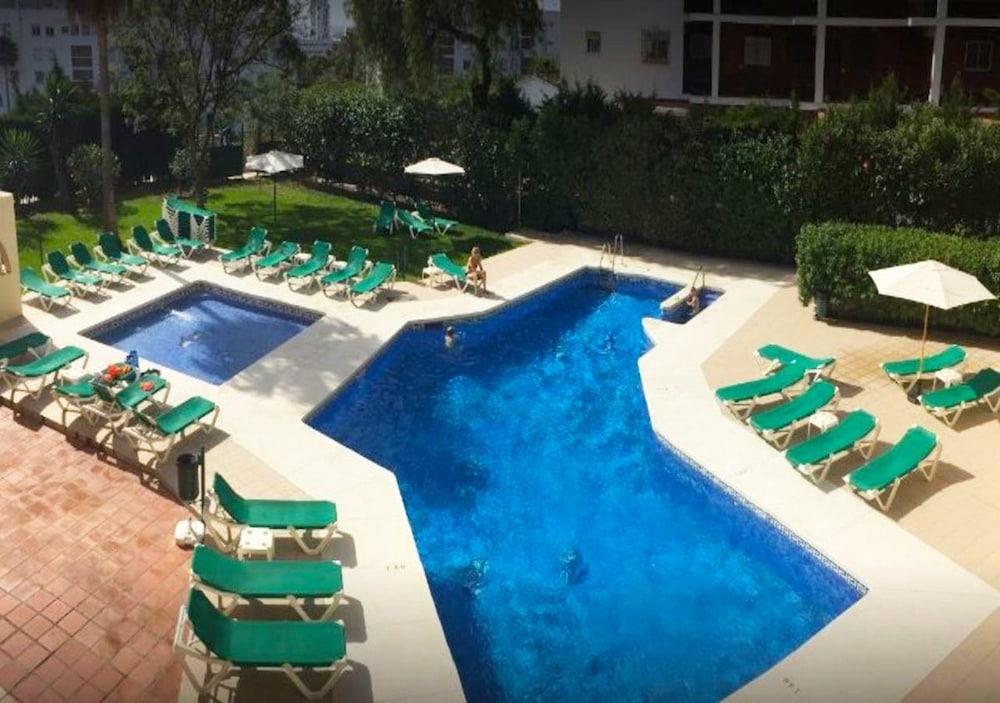 هابي كلوب بلايا فلوريس حمام سباحة مكشوف