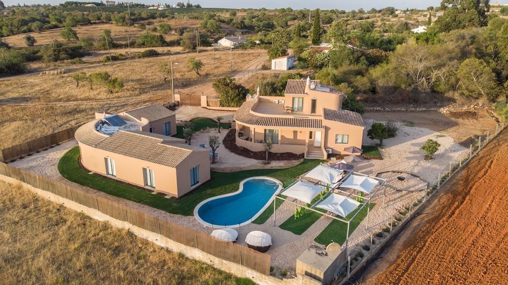 ألاموس ريتريت - ويلنيس يوجا بوتيك منظر من الجو