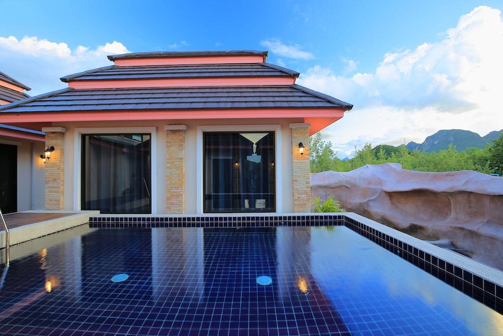 Baan Oshi Beach