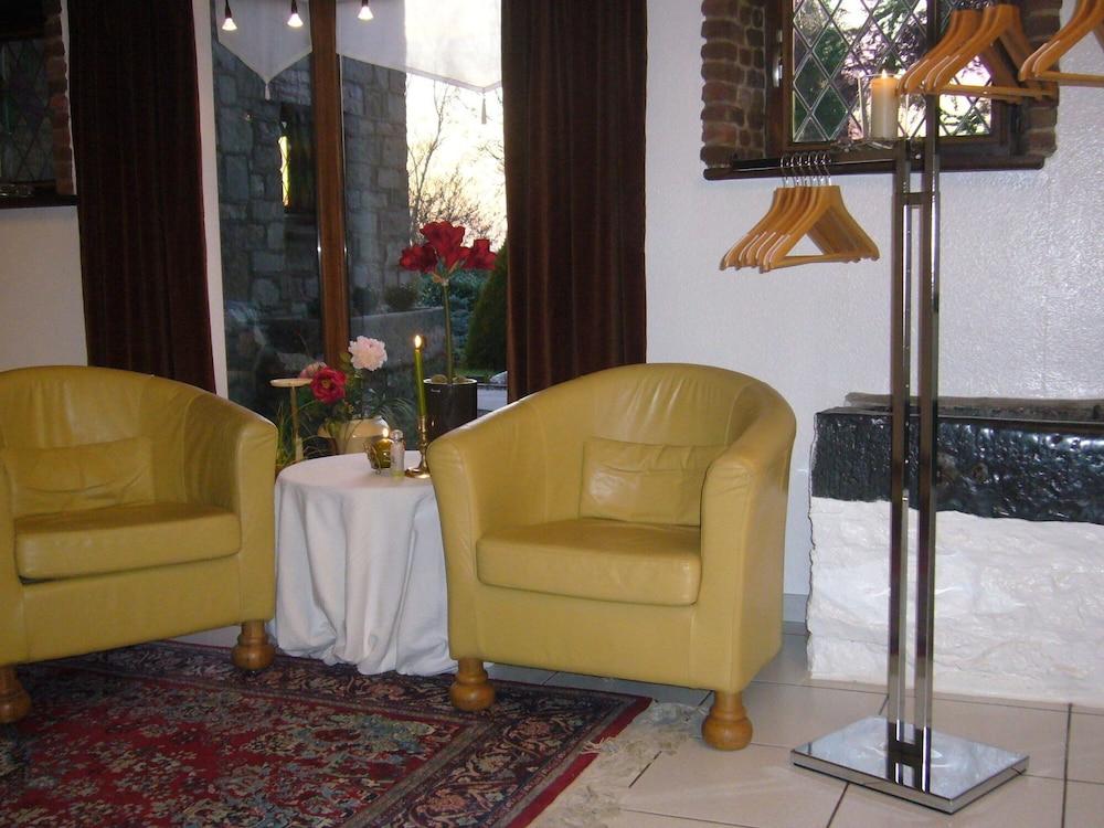 مودرن هوليداي هوم إن مارشي إن- فامين ويذ جاردن منطقة الاستقبال