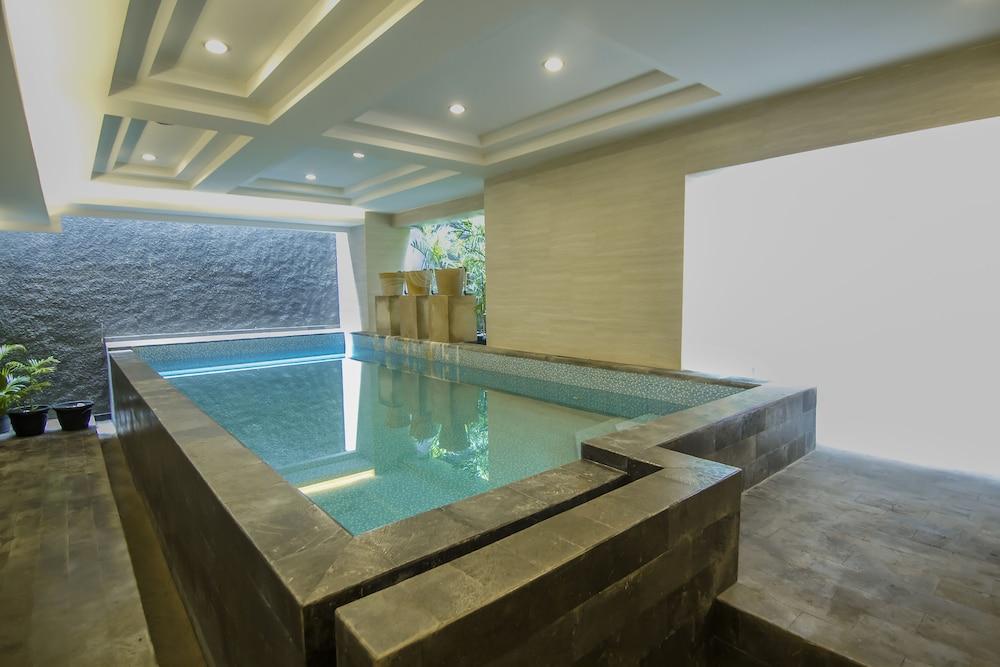 دي لاكستون هوتل يوجياكارتا، أزانا هوتلز كوليكشن حمام سباحة مغطى