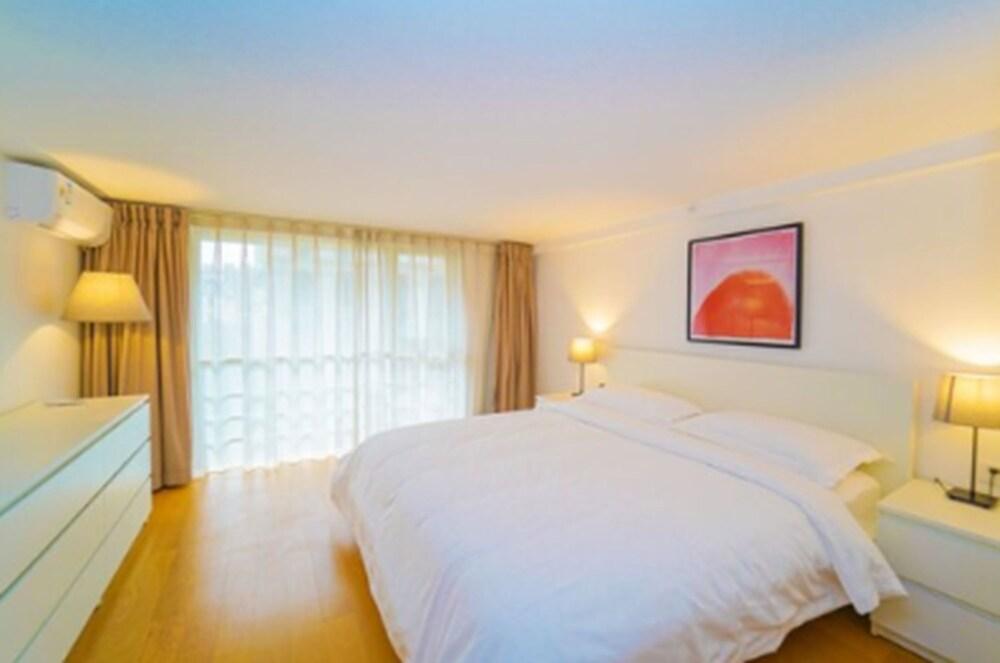 More Residence Lujiazui Shanghai Room
