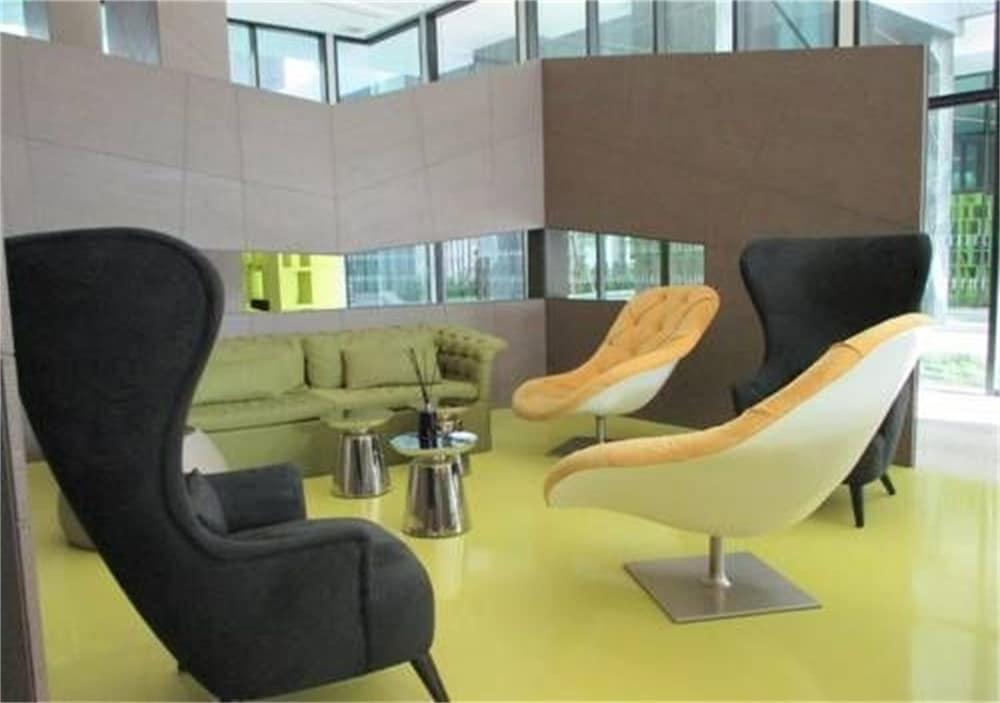 ذا بايز باتايا كوندو منطقة الجلوس في الردهة