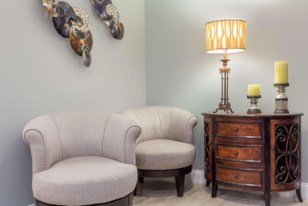 سوبر 8 باي ويندام أوينسبورو الردهة