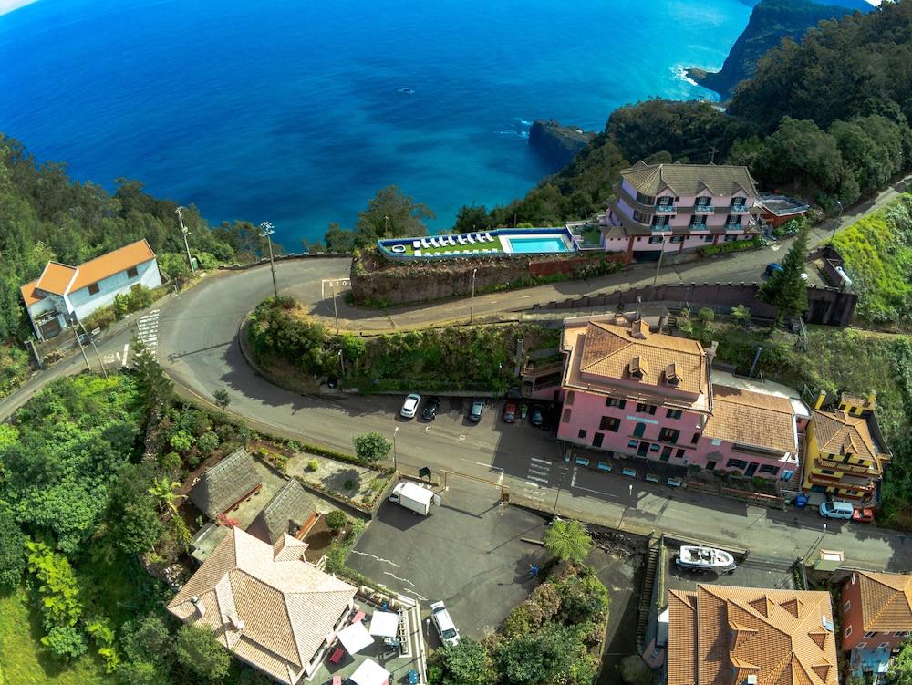 سانتانا إن نيتشر بد آند بريكفاست