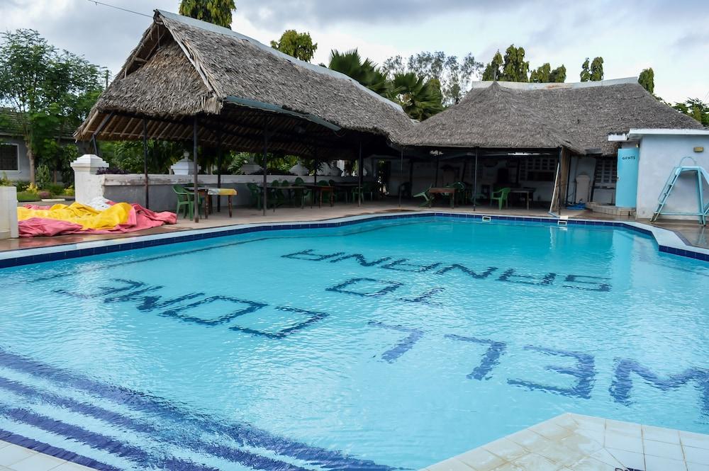 سانانا كونفرنس سنتر أند هوليداي ريزورت حمام سباحة مكشوف