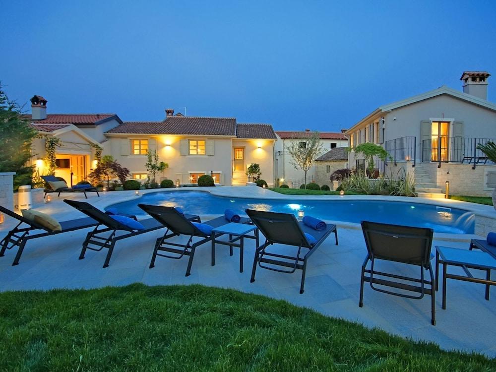 Stunning Villa in Pićan With Private Swimming Pool